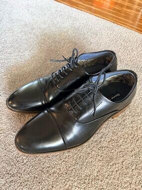 Mens Black Cap-Toe Derby Dress Shoes
